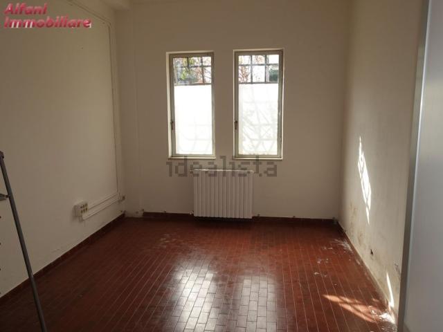 Locale in affitto di 230 m² in Via Casa Silli