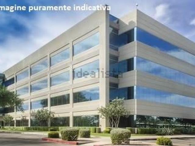 Locale in affitto di 230 m² in Via Galileo Ferraris, 128