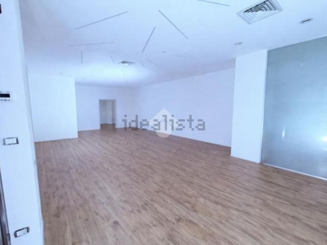 Locale in affitto di 230 m² in Via D. Alighieri, 20