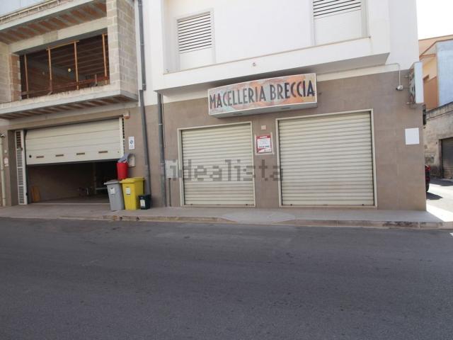Locale in affitto di 230 m² in Via I Maggio, 37