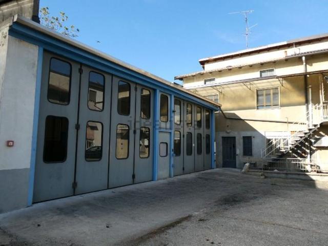 Locale in affitto di 230 m² in Via Medolago