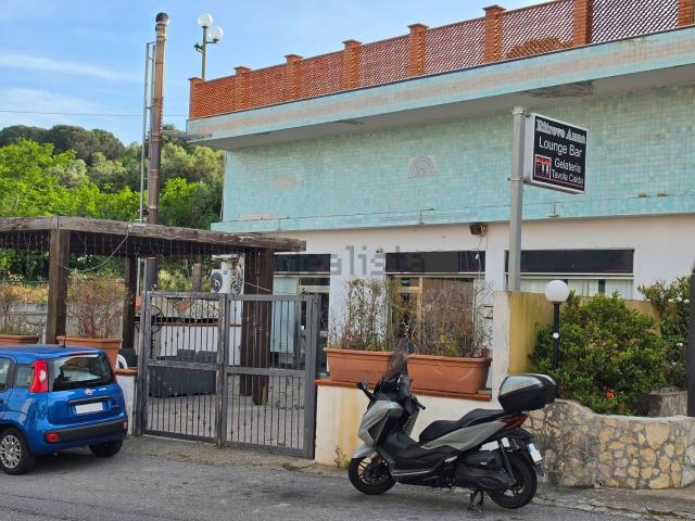 Locale in affitto di 230 m² in Via Salvatore Navarra, 2