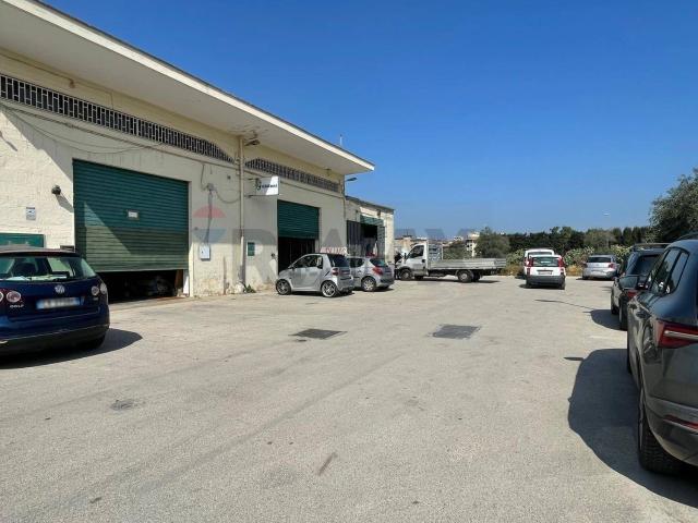 Locale in affitto di 230 m² in Via Sant Andrea, 8