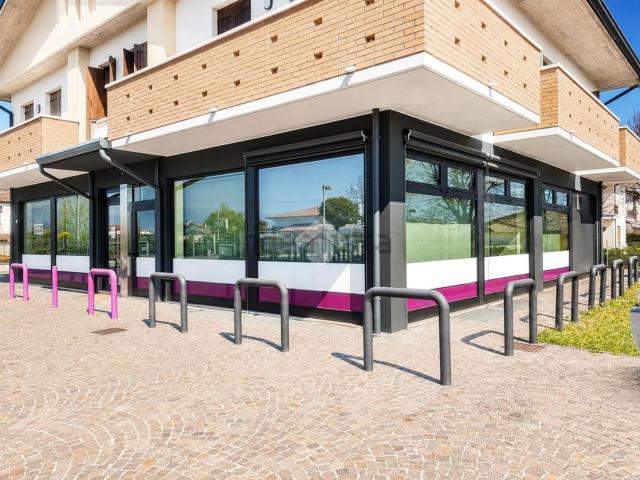 Locale in affitto di 230 m² in Via Roma, 1