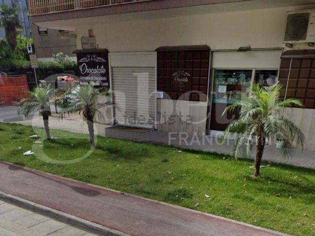 Locale in affitto di 230 m² in Via Raffaello Sanzio, 35