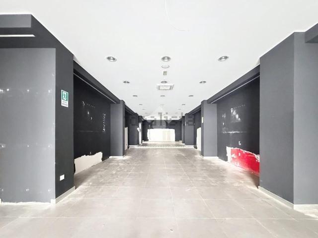 Locale in affitto di 230 m² in Via Ricasoli