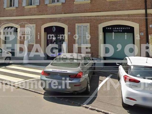 Locale in affitto di 230 m² in Via Vignolese, 92