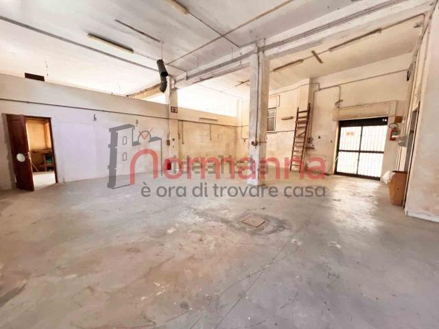 Locale in affitto di 230 m² in Viale John Fitzgerald Kennedy