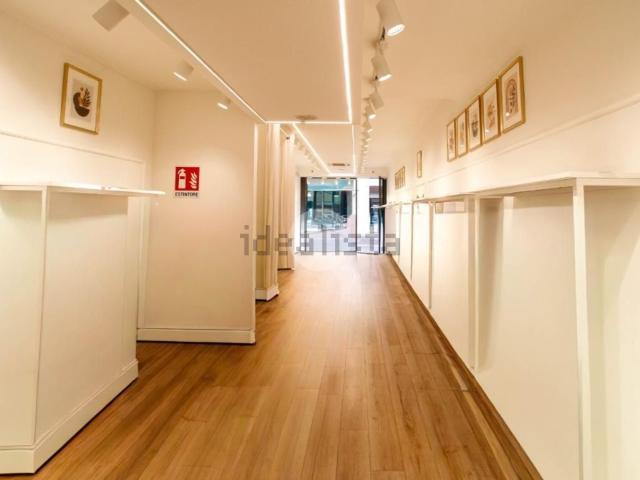 Locale in affitto di 230 m² in Corso Roma, 11