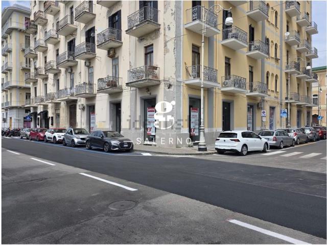 Locale in affitto di 230 m² in Lungomare Trieste
