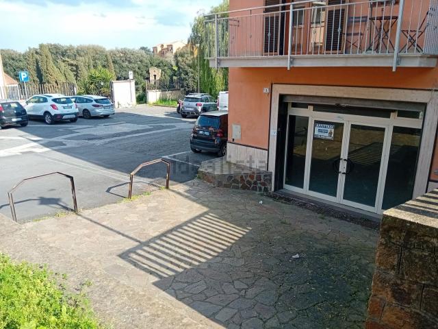Locale in affitto di 230 m² in Piazza Guglielmo Pepe, 9