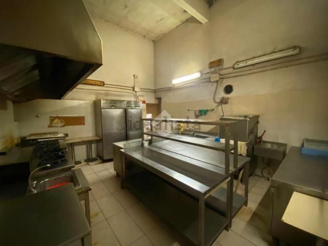 Locale in affitto di 231 m² in Via del Tritone, 4