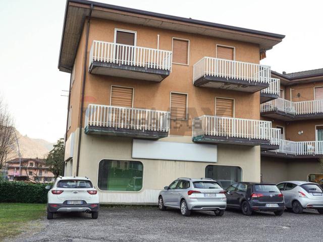Locale in affitto di 233 m² in Via Dante Alighieri, 1