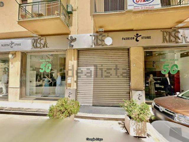 Locale in affitto di 234 m² in Via Sabaudia