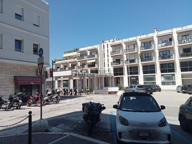 Locale in affitto di 235 m² in Via Castelfidardo