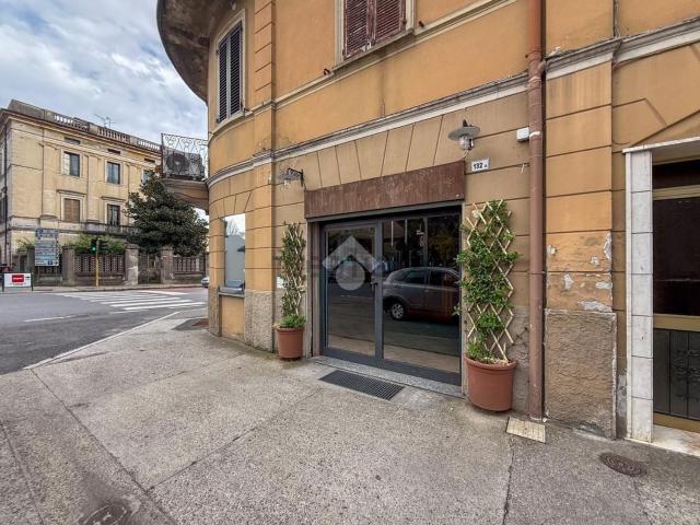 Locale in affitto di 235 m² in Via Ferruccio Ghinaglia, 132