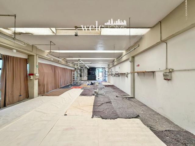 Locale in affitto di 235 m² in Via Pietro Nenni