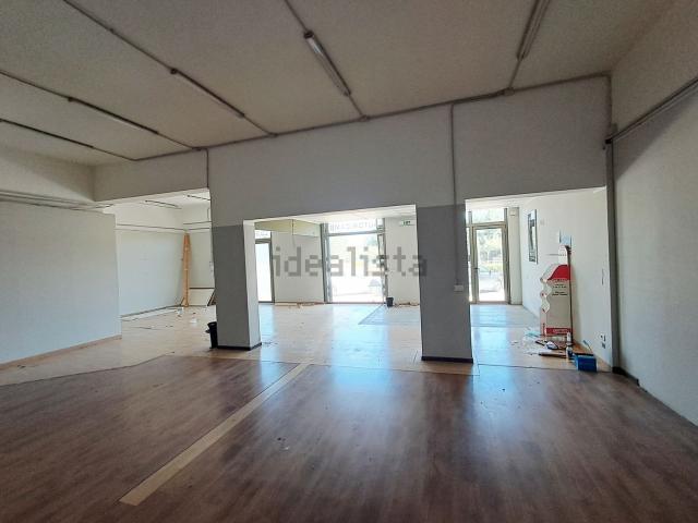 Locale in affitto di 235 m² in Viale Scala Greca