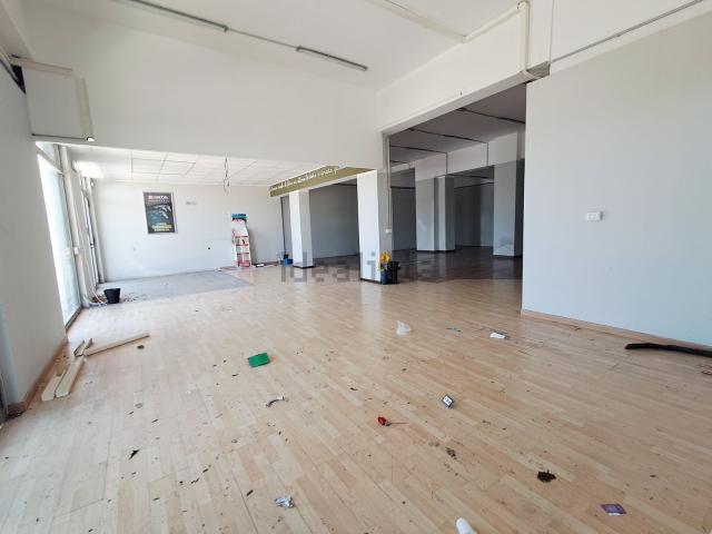 Locale in affitto di 235 m² in Viale Scala Greca