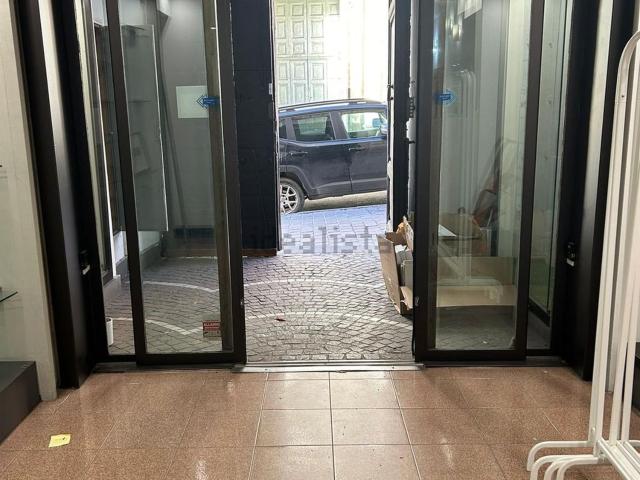 Locale in affitto di 235 m² in Corso Umberto I, 33