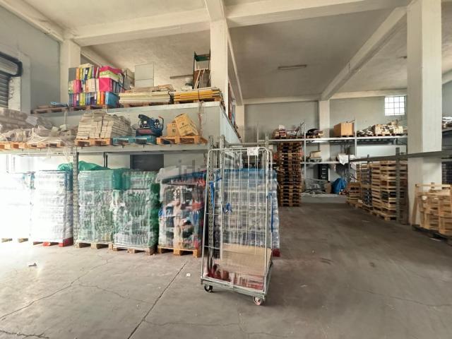 Locale in affitto di 236 m² in Via Sante Marie