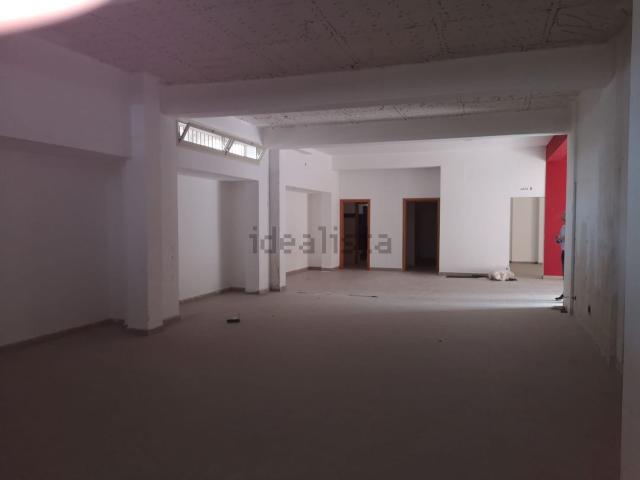 Locale in affitto di 239 m² in Via F.lli Cervi