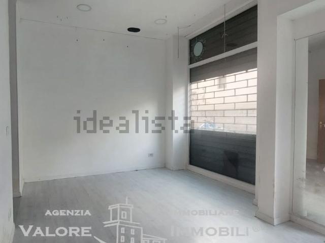 Locale in affitto di 27 m² in Piazza Cavour