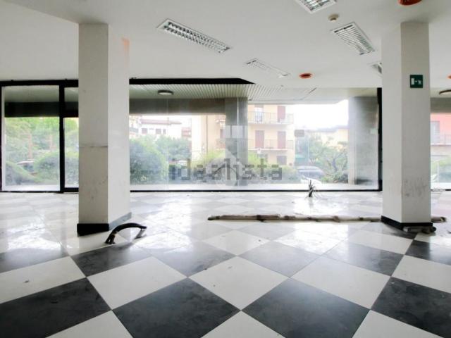 Locale in affitto di 240 m² in Via Terzi di Sant&apos Agata