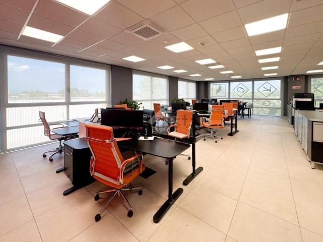 Locale in affitto di 240 m² in Via Cremona, 10