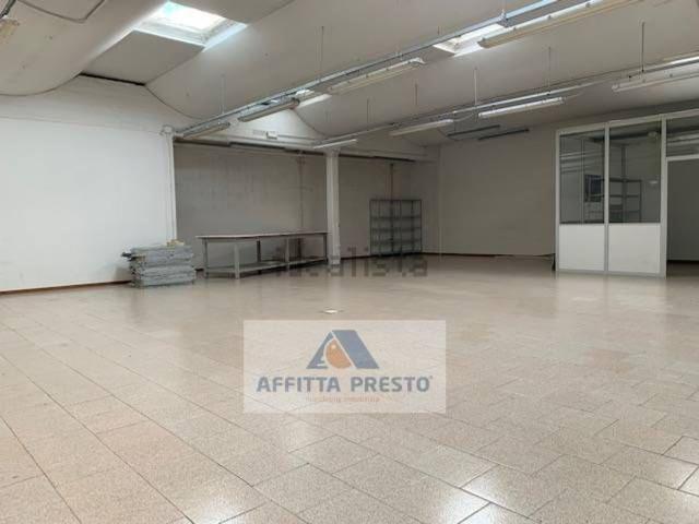 Locale in affitto di 240 m² in Via Antonio Meucci