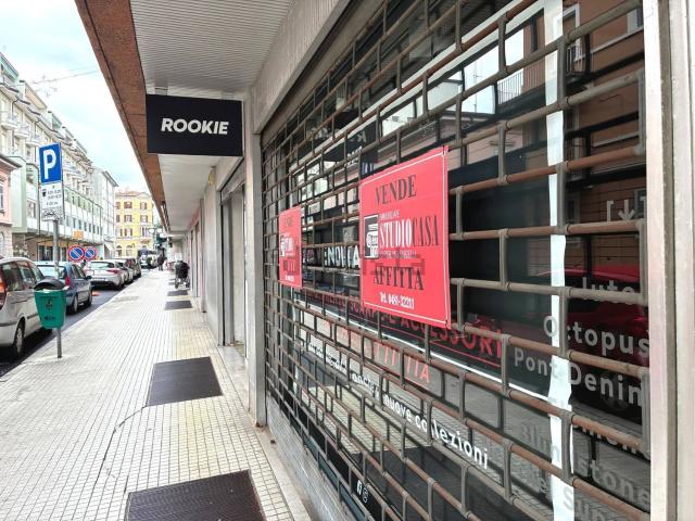 Locale in affitto di 240 m² in Via IX Agosto, 9