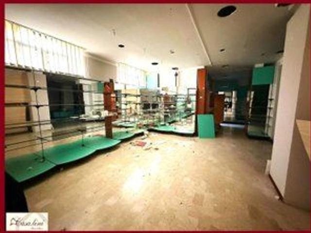 Locale in affitto di 240 m² in Via Portella Ginestra