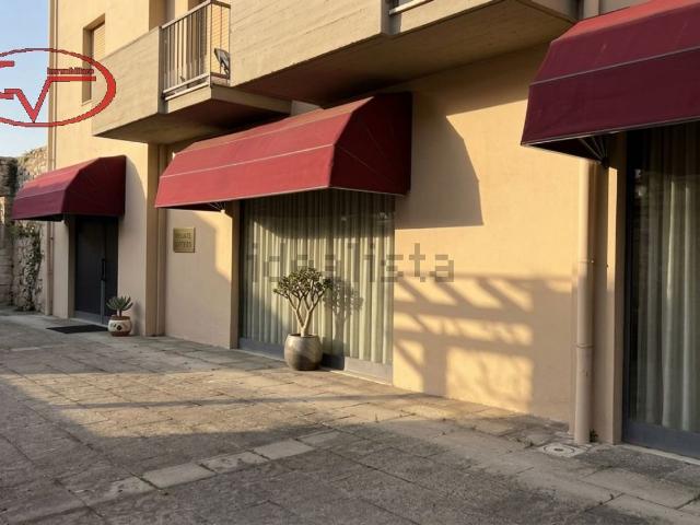Locale in affitto di 240 m² in Viale Europa