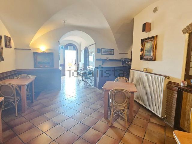 Locale in affitto di 240 m² in Vico Guaglione