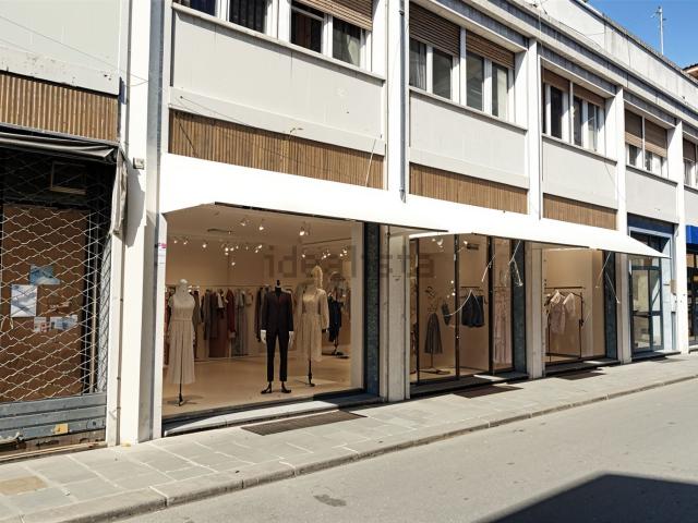 Locale in affitto di 240 m² in Borgo dei Leoni, 15