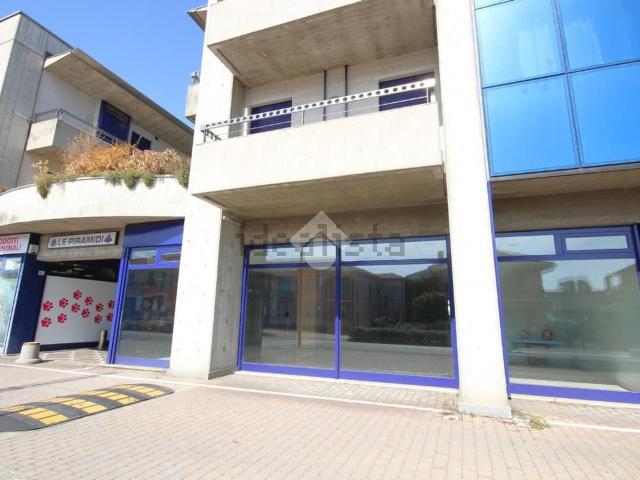 Locale in affitto di 240 m² in Corso Canale, 16