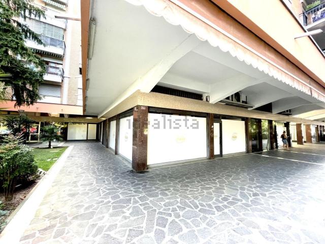 Locale in affitto di 240 m² in Piazza Cortina