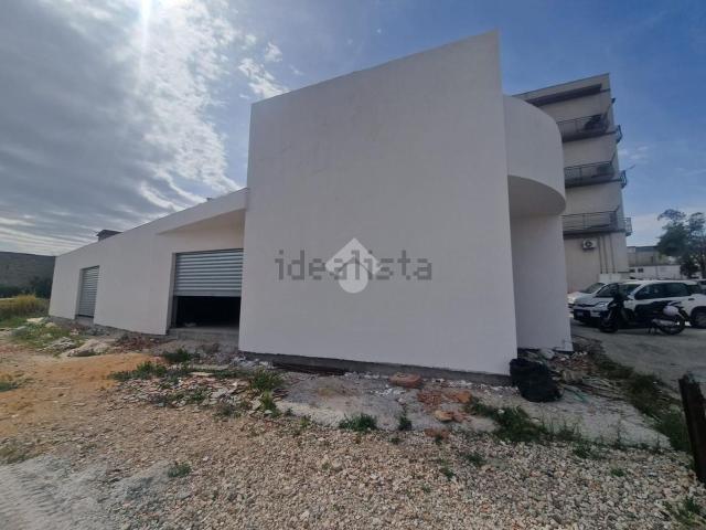 Locale in affitto di 240 m² in Piazza Falcone e Borsellino