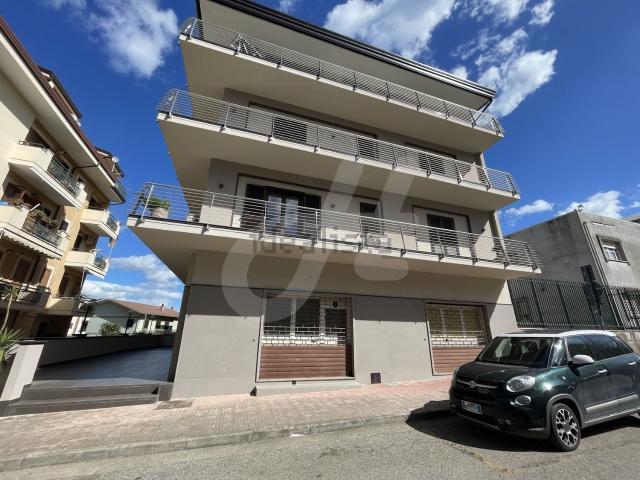Locale in affitto di 241 m² in Viale Aldo Moro, 151