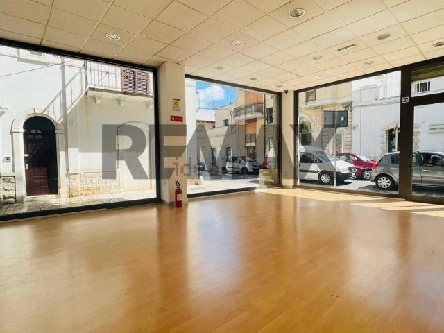 Locale in affitto di 242 m² in Corso Cairoli, 36
