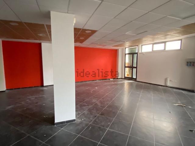 Locale in affitto di 244 m² in Via Giuseppe Petroni