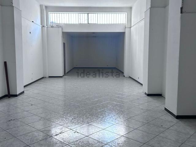 Locale in affitto di 244 m² in Via Romagna, 7