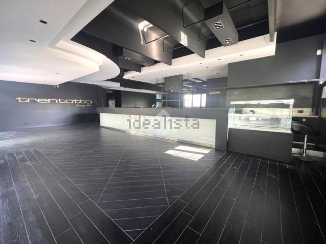 Locale in affitto di 245 m² in Via Statale, 367