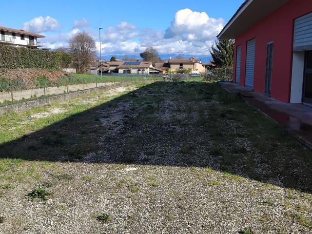 Locale in affitto di 247 m² in Via Giulianello