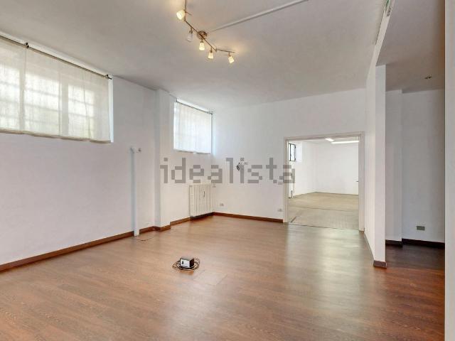 Locale in affitto di 247 m² in Via Mincio, 18