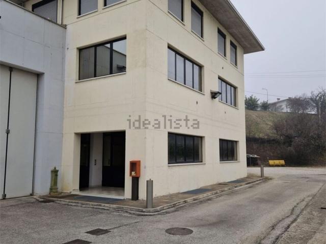 Locale in affitto di 249 m² in Via Cartiera, 21
