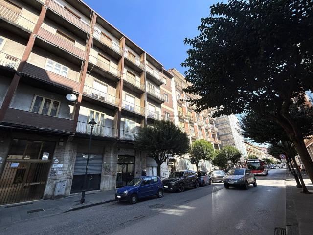 Locale in affitto di 24 m² in Corso Europa, 178