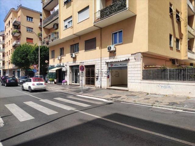 Locale in affitto di 24 m² in Piazza Filippo Andrea doria pamphili