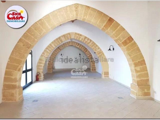 Locale in affitto di 250 m²