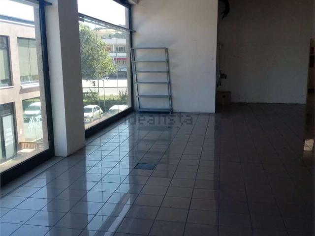 Locale in affitto di 250 m²